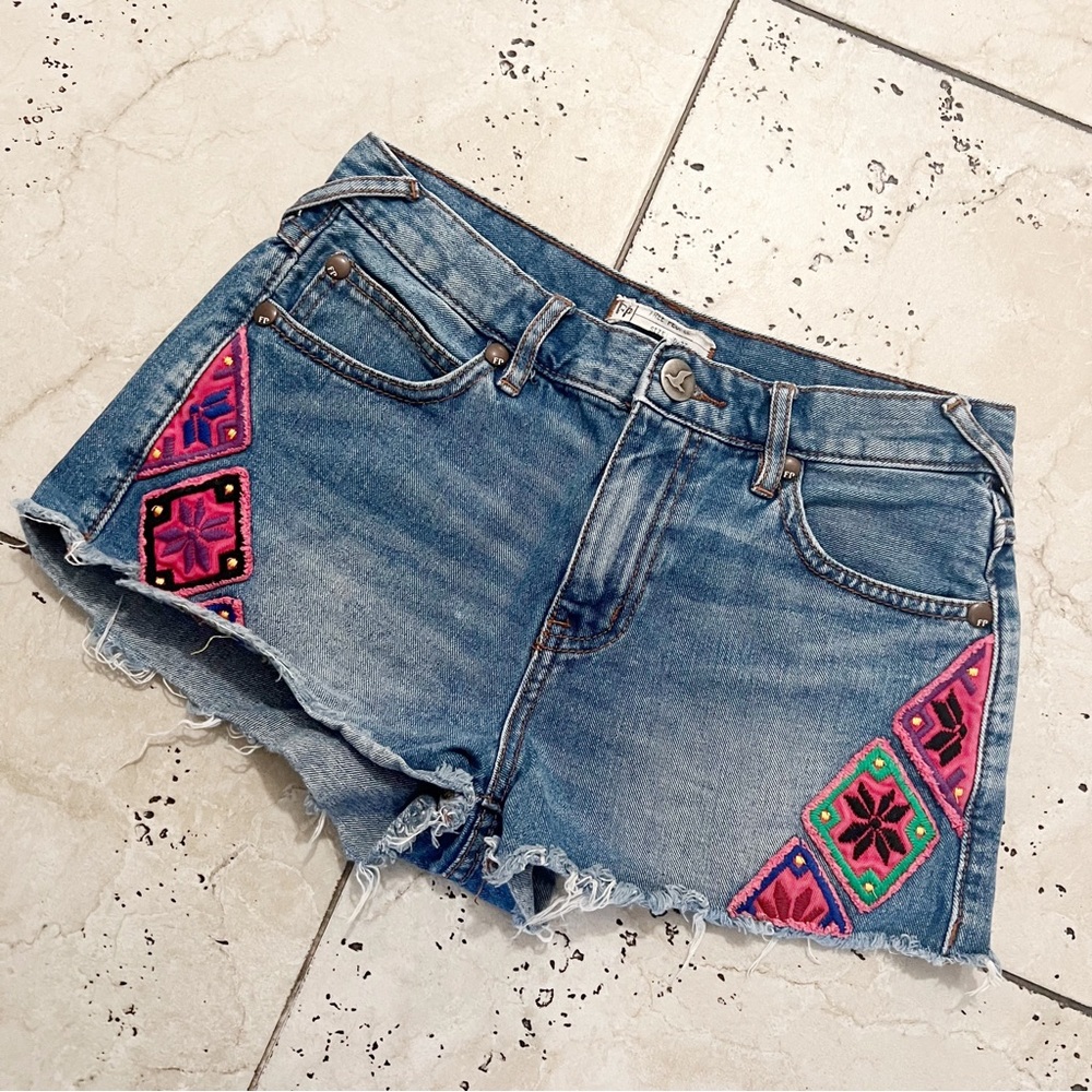 Free‎ People Pink Embroidered Denim Short 26